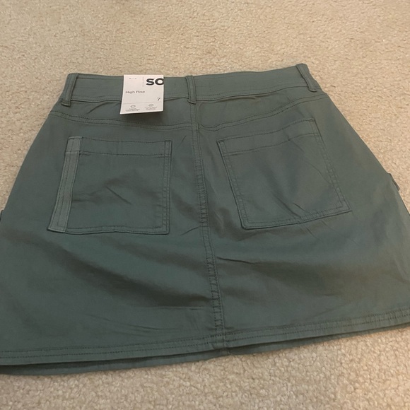 Cute cargo style mini skirt - Picture 4 of 4